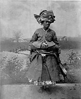 Een visvrouw in koto(ca. 1885)