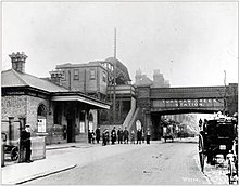 Turnham Green station in 1910 Turnham Green Station 1910-s.jpg