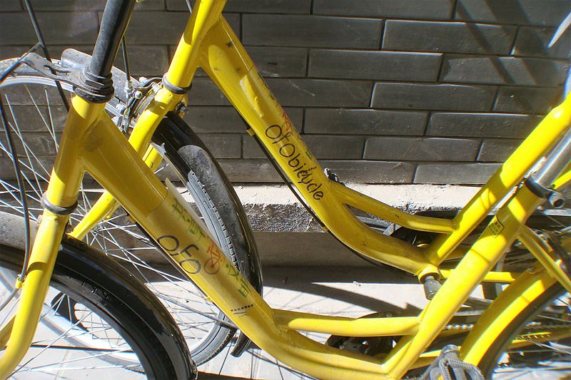 File:Two Ofo rental bicycles showing variant livery (2).jpg