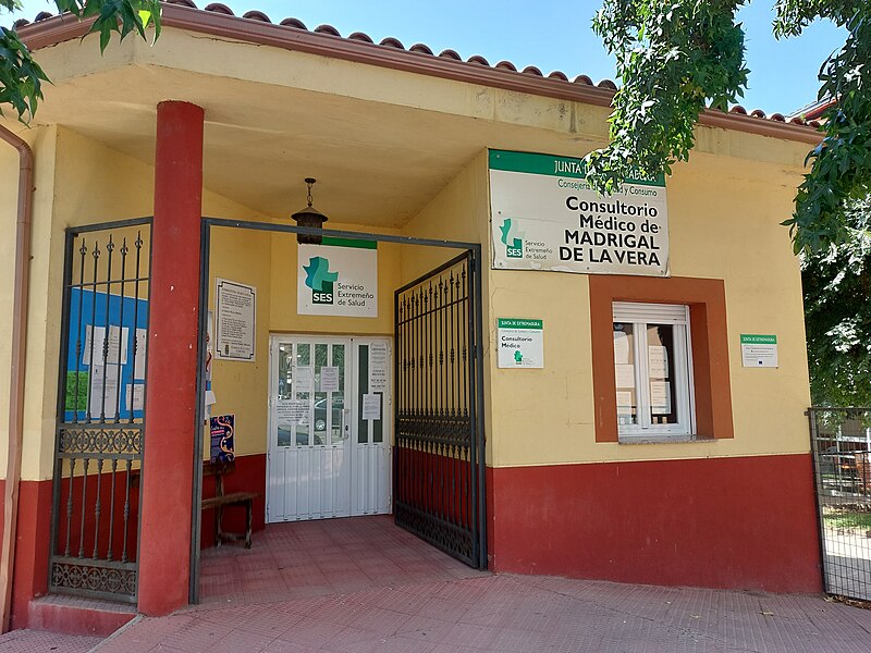 File:Valverde de la Vera 2022-13centro de salud.jpg