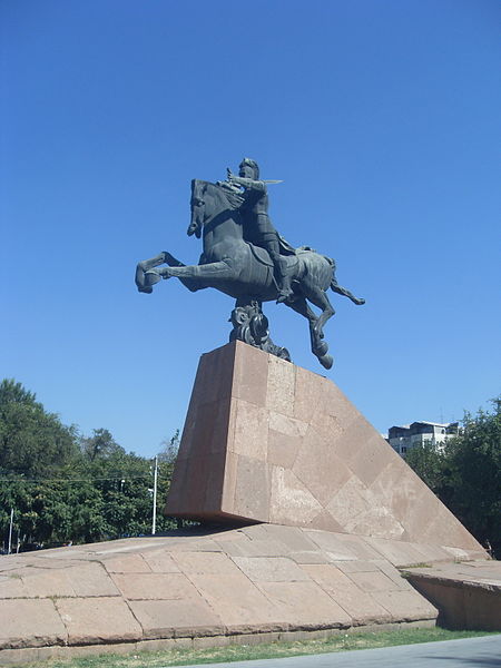 File:Vardan-Mamikonyan-Monument 08.jpg