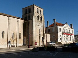 Église Saint-Denis en gemeentehuis