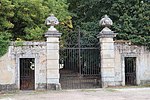 Verrey-sous-Salmaise (21) Château - Poarta de intrare.jpg