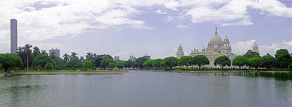 Victoria Memorial and The 42.