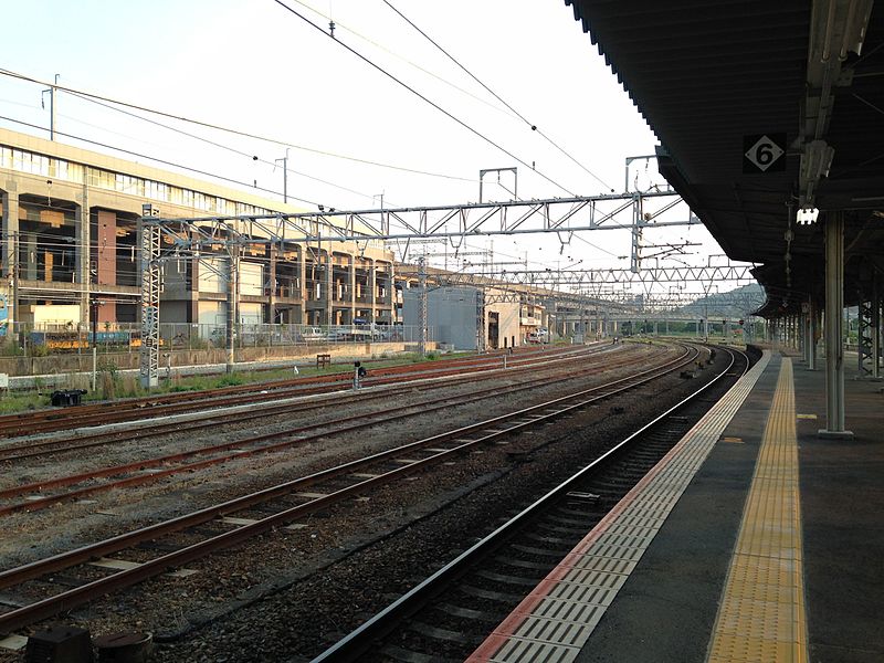 File:View from platform of Shin-Yamaguchi Station (San'yo Main Line) 2.jpg