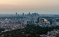 English: The skyscrapers of Shinjuku as seen from Roppongi Hills Mori Tower at dusk.