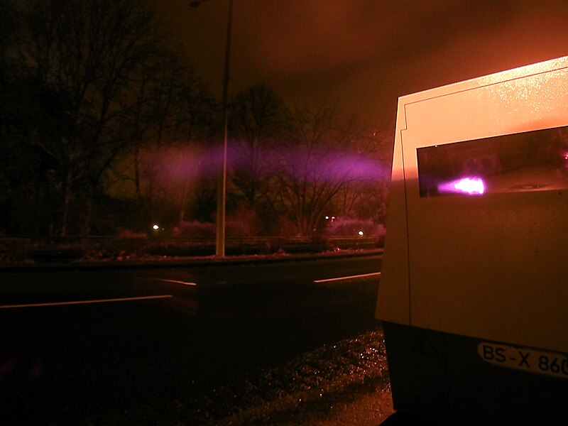 File:Vitronic Enforcement Trailer PoliScan Speed Blitzer LIDAR Infrarot 2.jpg