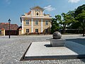 Čeština: Budova římskokatolické farnosti na Husově náměstí ve Vlašimi v okrese Benešov English: Building of the Roman Catholic parish in Husovo Square, Vlašim, Benešov district, Czech Republic