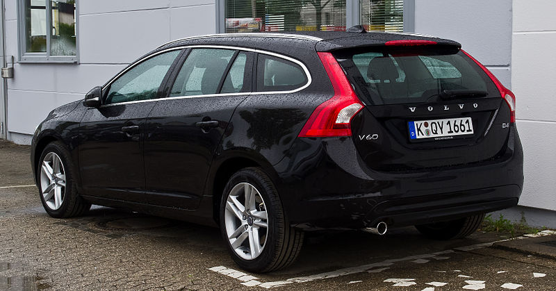 File:Volvo V60 D4 Summum (Facelift) – Heckansicht, 18. August 2013, Hilden.jpg