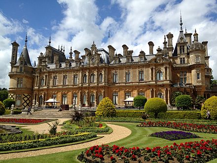 Поместьев. Усадьба Waddesdon Manor. Особняк Ротшильдов Уоддесдон-Мэнор. Особняк Ротшильдов Уоддесдон-Манор в Бэкингемшире. Поместье Уоддесдон в Англии.