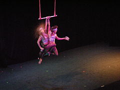 Wau Wau Sisters trapeze 01