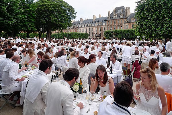White Diner Paris - Diner en blanc 2012 (7375330096).jpg