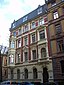 Viergeschossiges Zeilenwohnhaus mit polygonalem Erker, Mansarddach, 1889, Architekt wohl Conrad Jacoby