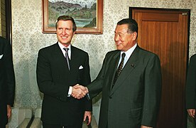 William Cohen và Mori năm 2000.