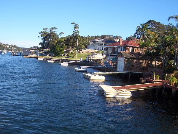 Yowie Bay homes and jetties