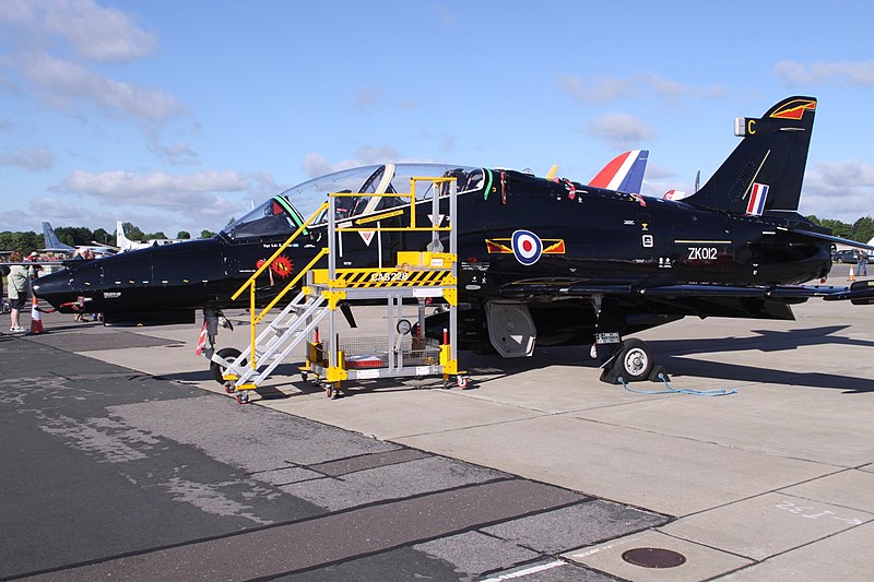 File:ZK012 - C BAe Hawk T.2 Royal Air Force (8577540927).jpg