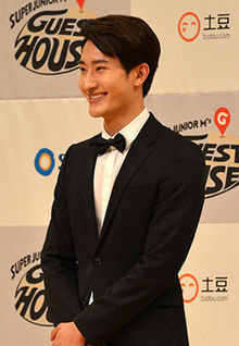 Zhou Mi aus Acrofan (beschnitten).jpg