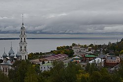 Pohled na starou část města se zvonicí chrámu Vjezdu do Jeruzaléma