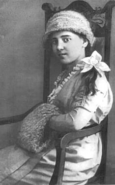 Гимназистка Надя Аллилуева, 1912 год
