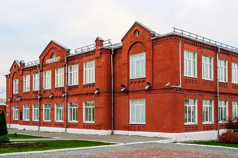 File:Приходское соборное училище в Коломенском кремле 2022 01.jpg