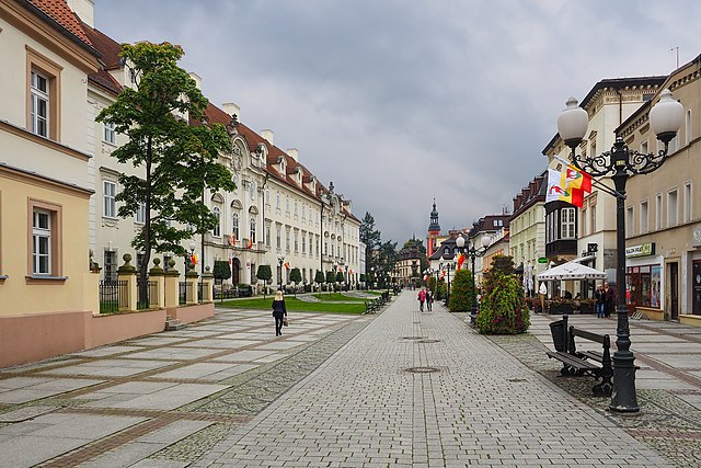 Image: 0145 Jelenia Góra   Cieplice, Plac Piastowski