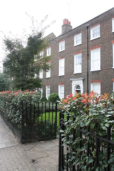 File:155 and 157 Kennington Lane SE11 Front from pavement.jpg