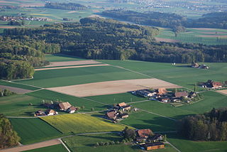 <span class="mw-page-title-main">Scheunen</span> Former municipality in Bern, Switzerland