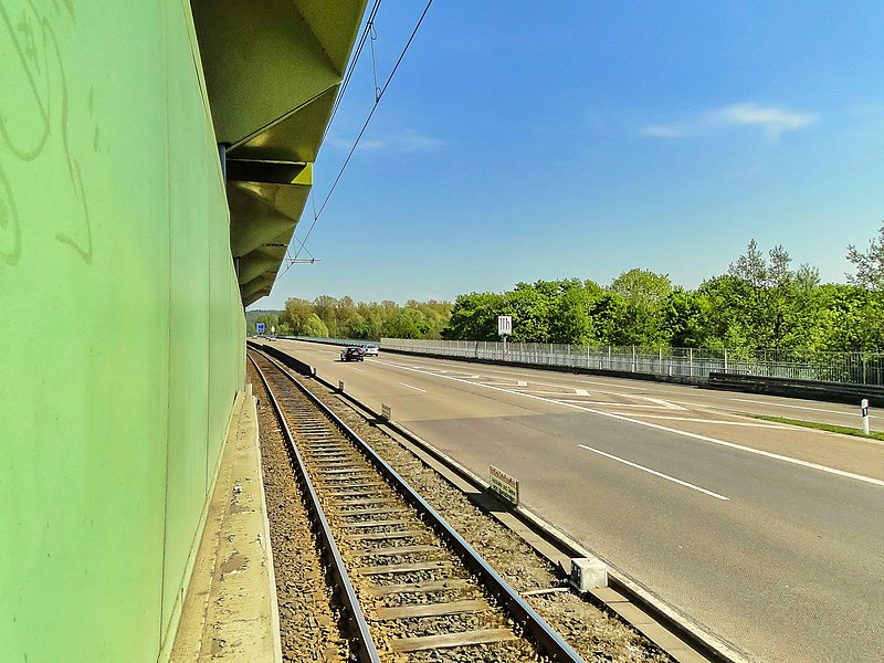 File:2011-04-18-bonn-rheinaue-stadtbahnhaltestelle-12.jpg