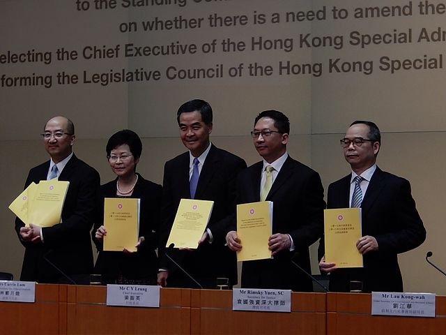 Yuen with other government officials at the press conference on the publication the Consultation Report on 15 July 2014.