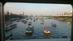 Rio Sumida no dia do festival de fogos de artifício (2015)