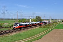 ÖBB 4124 012 im Cityjet-Design mit einem 4124 im alten Design bei Götzendorf