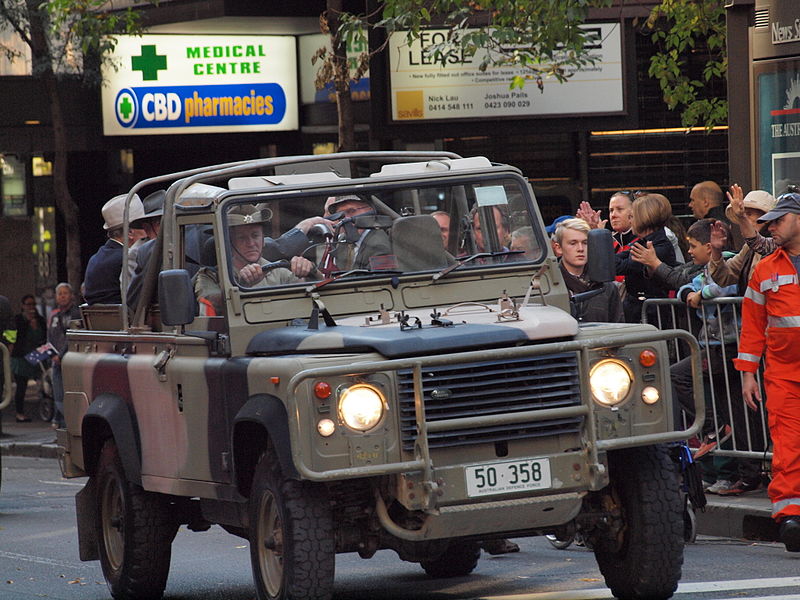 File:ANZAC Day Parade 2013 in Sydney - 8680247086.jpg