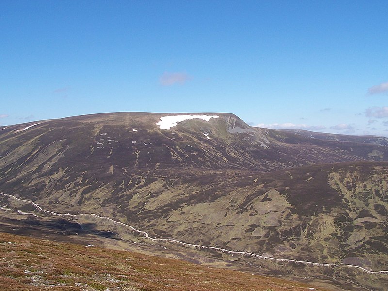 File:A Mharconaich from the south.jpg