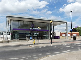 <span class="mw-page-title-main">Acton Main Line railway station</span> National Rail station in London, England