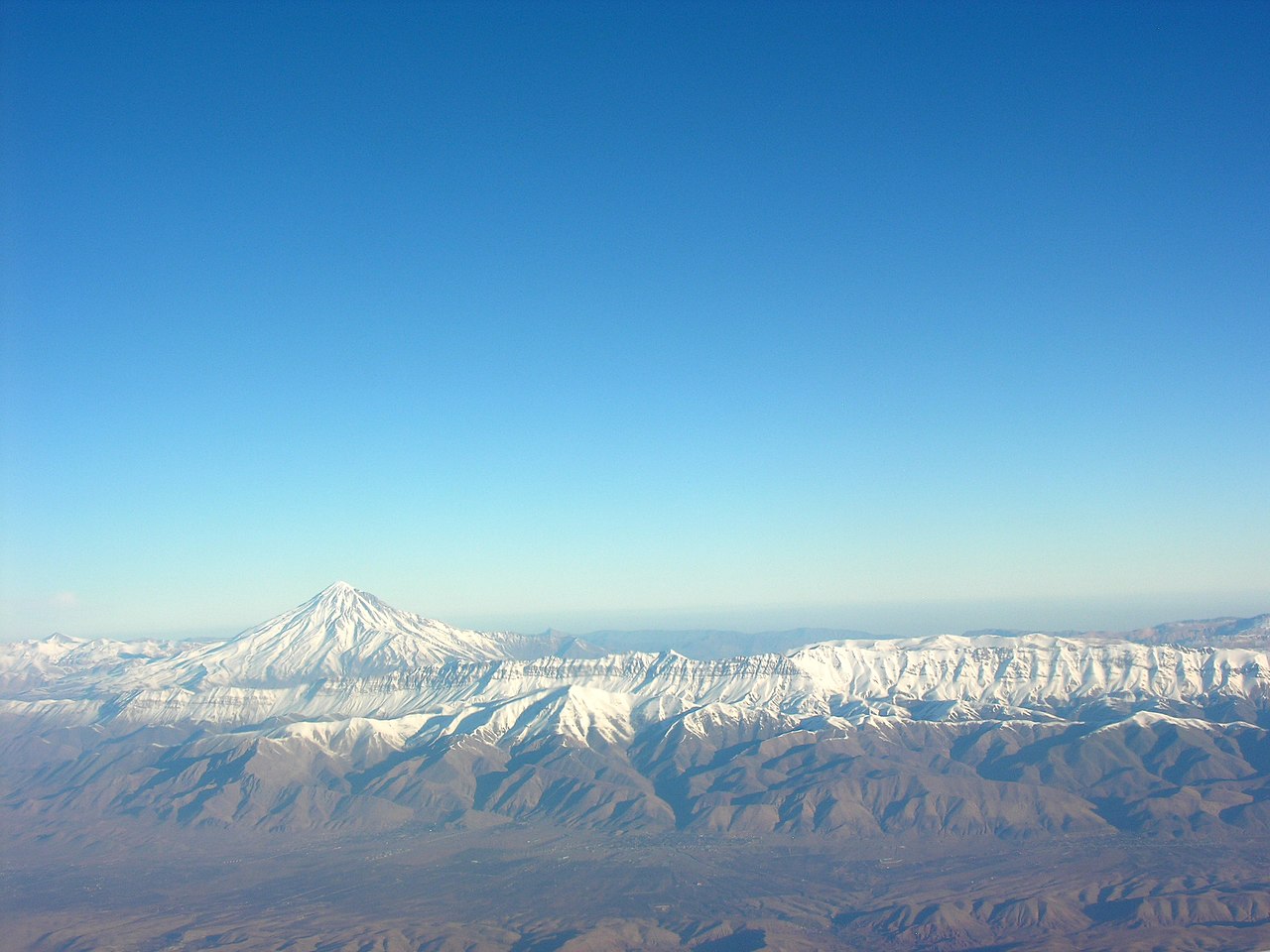 Ceinture alpine (56 pays traversés) 1280px-Aerial_View_of_Damavand_26.11.2008_04-23-38