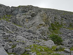 Aill na Crónáin, Menopang Tengkorak - geograph.org.inggris - 1192527.jpg