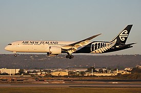 Air New Zealand Boeing 787-9 landing at Perth Airport.jpg