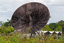 Antenne parabolique près du Galion 02.jpg
