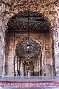 "Antique_wrok_walls_in_badshahi_mosque.jpg" by User:Maheen zafar