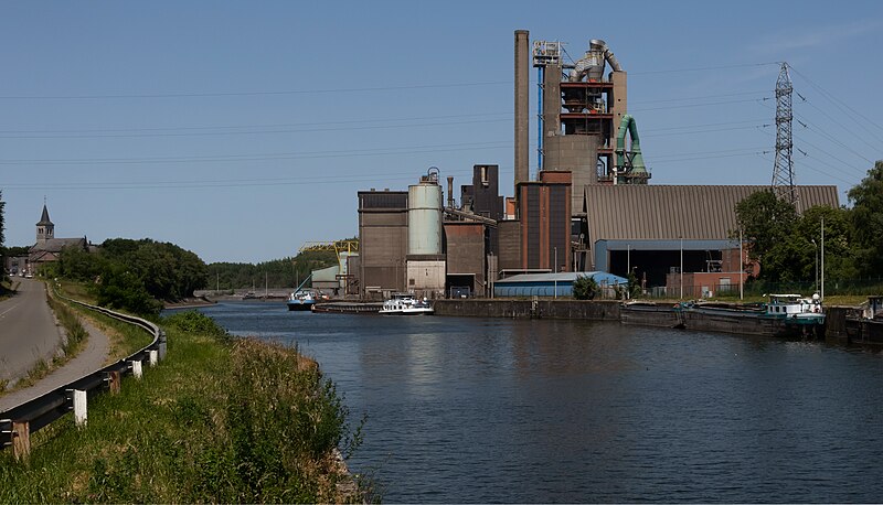 File:Antoing-Calonne, industrieterrein langs de Schelde IMG 6421 2023-06-04 14.12.jpg