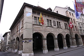 Het stadhuishuis waarin het Rijksarchief is gevestigd