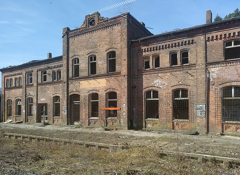 File:Bahnhof Vlotho - Ehemaliges Empfangsgebäude, 7. April 2018.jpg