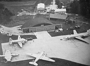Barkarby flygplats, hangar 5. Fyra olika typer av spaningsflygplan samlade på "spionplattan".