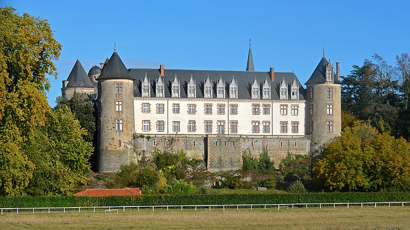 File:Beaupréau - Château (4).jpg