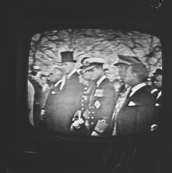 File:Begrafenis president Kennedy vanaf televisie. De buitenlandse gasten, minister L, Bestanddeelnr 915-7787.jpg