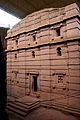 Lalibela'da açık Aksum stilinde inşa edilmiş bir Zagwe kilisesi.