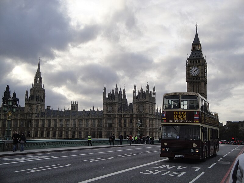 File:Big Bus Company MHO358 E358 NUV and the Palace of Westminster.JPG