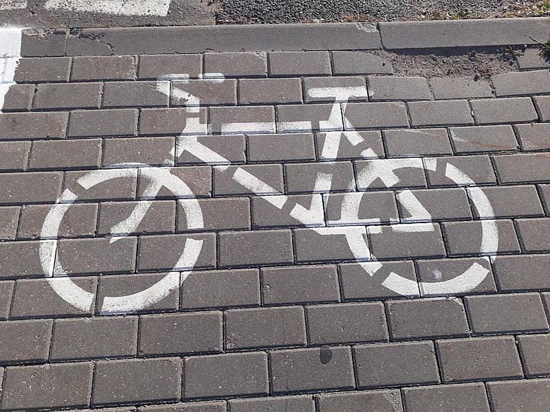 File:Bikeway in Minsk 3.jpg