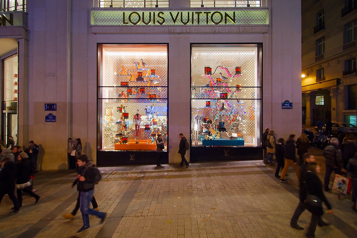 File:Boutique Louis Vuitton au 101 avenue des Champs-Elysées à Paris.JPG -  Wikimedia Commons