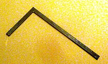 https://upload.wikimedia.org/wikipedia/commons/thumb/b/bd/Bronze_ruler._Han_Dynasty_206_BCE_to_CE_220._Excavated_in_Zichang_County..jpg/221px-Bronze_ruler._Han_Dynasty_206_BCE_to_CE_220._Excavated_in_Zichang_County..jpg